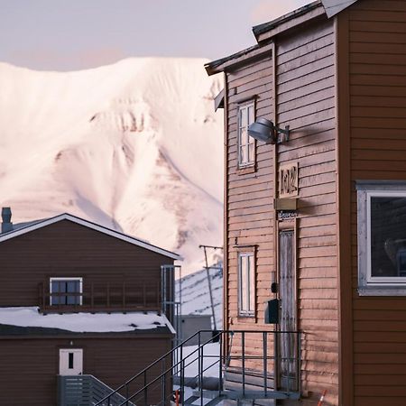 Gjestehuset 102 Longyearbyen Exterior photo