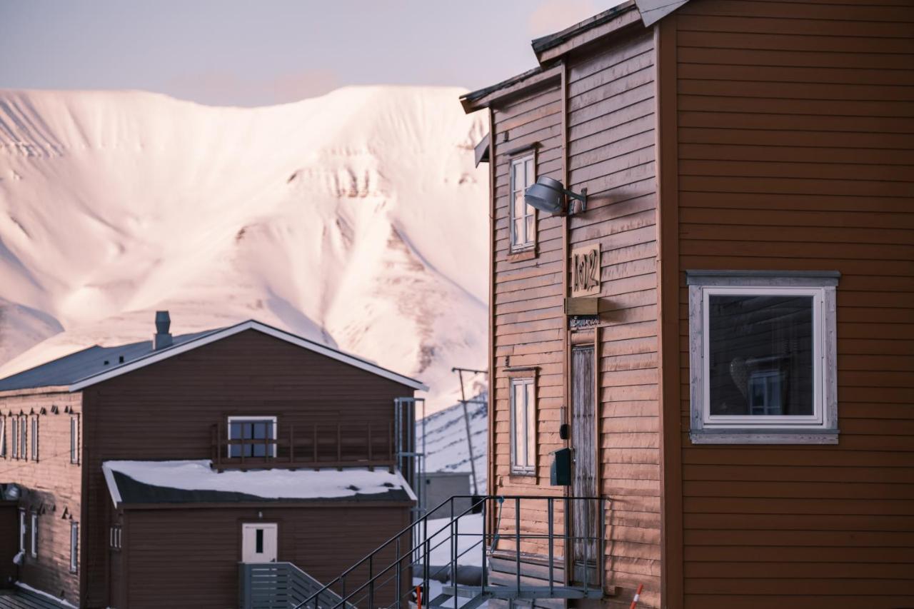 Gjestehuset 102 Longyearbyen Exterior photo