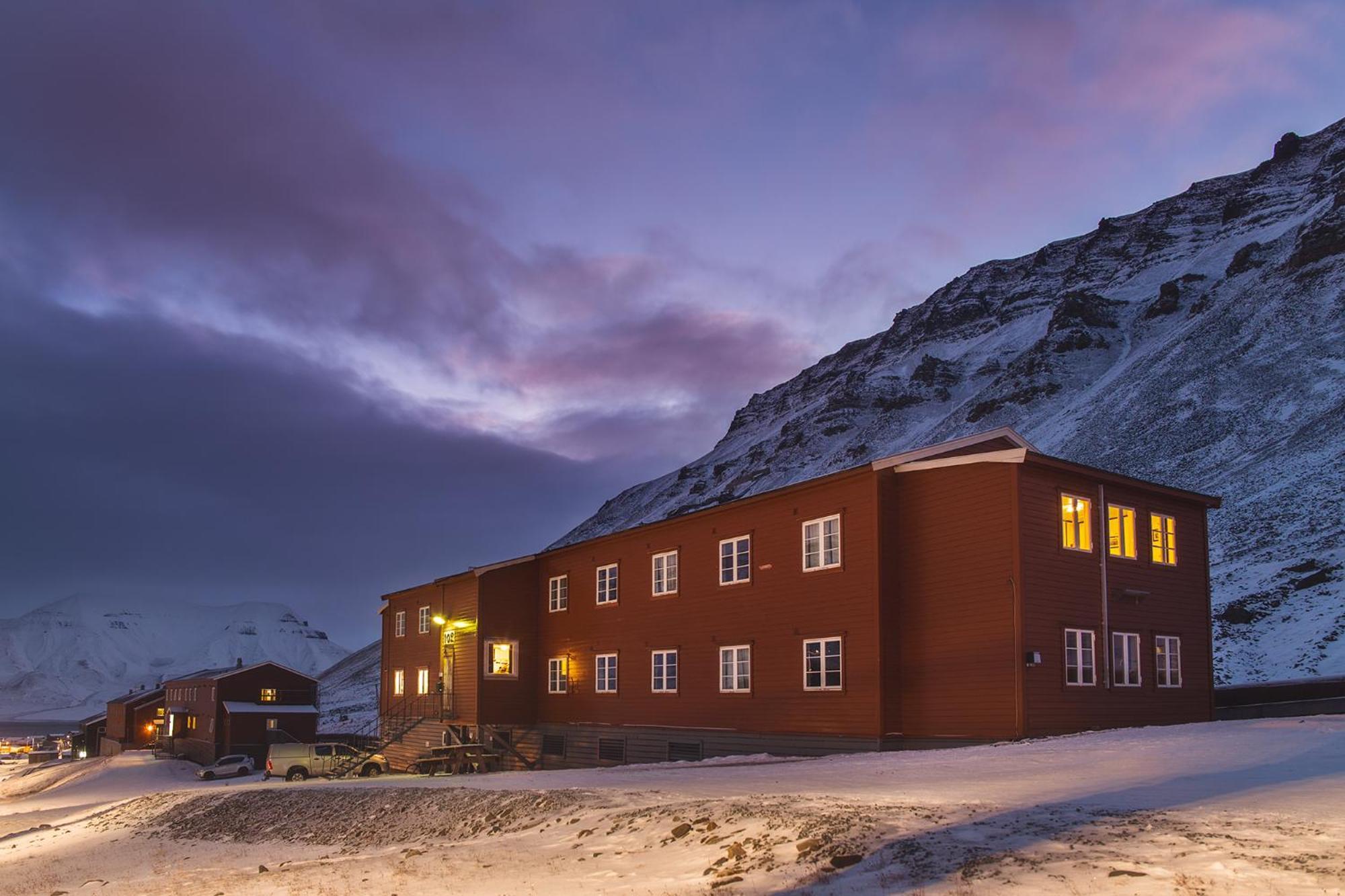 Gjestehuset 102 Longyearbyen Exterior photo